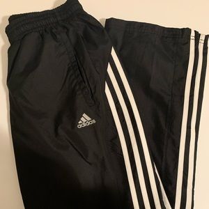 Super dope adidas trackpants🤍🖤
